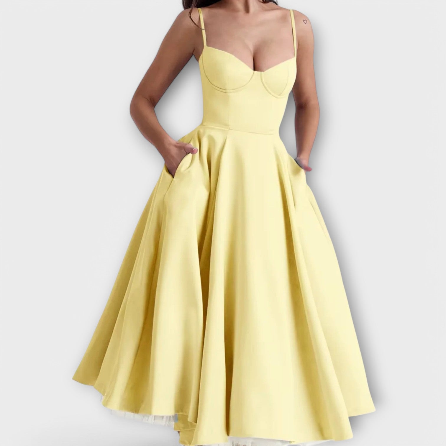 Mélie – Lehká letní šaty s detailem korzetu